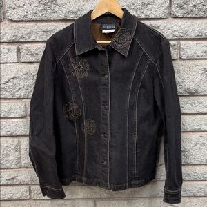 Stylish Black Denim Jacket with Flower Embroidery